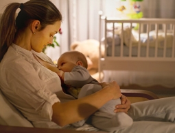 Формула молока: грудное кормление защищает от инфекций и рака