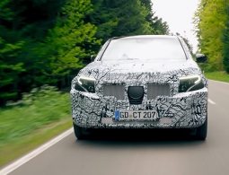 Испытания электрического кроссовера Mercedes показали на видео