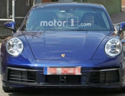 Видео: новый Porsche 911 едет по автобану