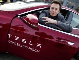 Илон Маск хочет убрать Tesla с биржи. Он пообещал «выкупить» компанию за 82 миллиарда долларов