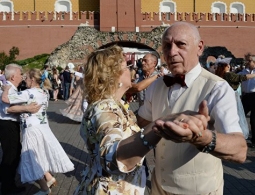 Ученые выяснили, какая суточная норма углеводов способствует долголетию