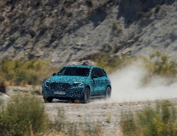 Видео: электрический кроссовер Mercedes проходит испытания в пустыне