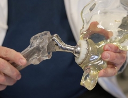 Российские ученые намерены выращивать суставы с помощью 3D-принтера