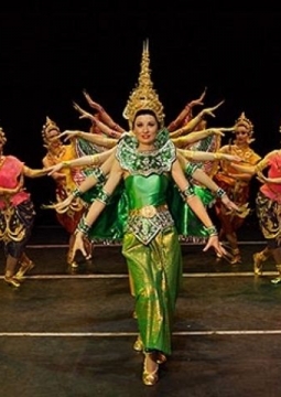 Шоу Восток-Запад