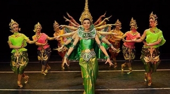 Шоу Восток-Запад