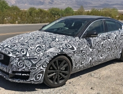 Обновленный Jaguar XE впервые замечен на тестах