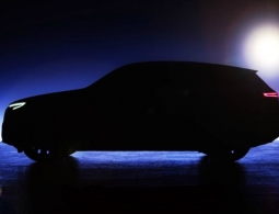 Mercedes показал силуэт электрического кроссовера