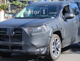 Toyota вывела на тесты RAV4 нового поколения