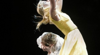 Девушка с фарфоровыми глазами