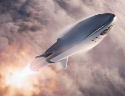 SpaceX отправит туристов вокруг Луны, но она не первая, кто давал такие обещания