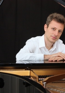 Максим Зекини | АЛЬЯНС ФРАНСЕЗ