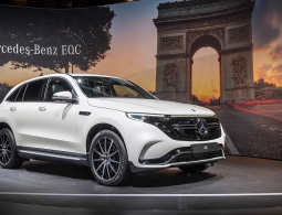 Новый кроссовер Mercedes: два электродвигателя и полный привод