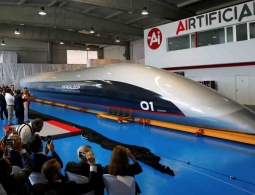 Показана первая пассажирская капсула Hyperloop Transport Technologies
