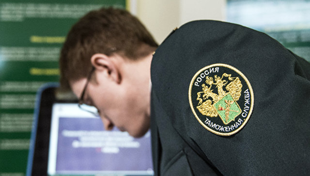 Таможенники усилили контроль за покупками россиян за границей, пишут СМИ