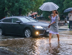 Госдума отказалась штрафовать водителей за обрызганных пешеходов
