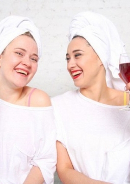 ПИЛА ВИНО И ХОХОТАЛА. 2