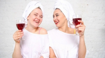 ПИЛА ВИНО И ХОХОТАЛА. 2