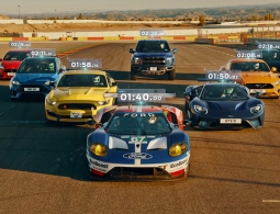 Видео: 8 спортивных автомобилей Ford устроили схватку на гоночном треке