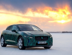 Jaguar показал первый электрический кроссовер на видео