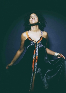 Нэнси Виейра и Оркестр Сезарии Эворы