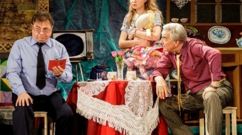 А вы все трое - мой отец?