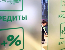 Опрос показал, как россияне предпочитают обращаться со свободными деньгами