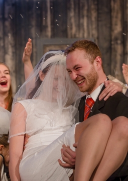 В день свадьбы | Молодежный театр На Фонтанке