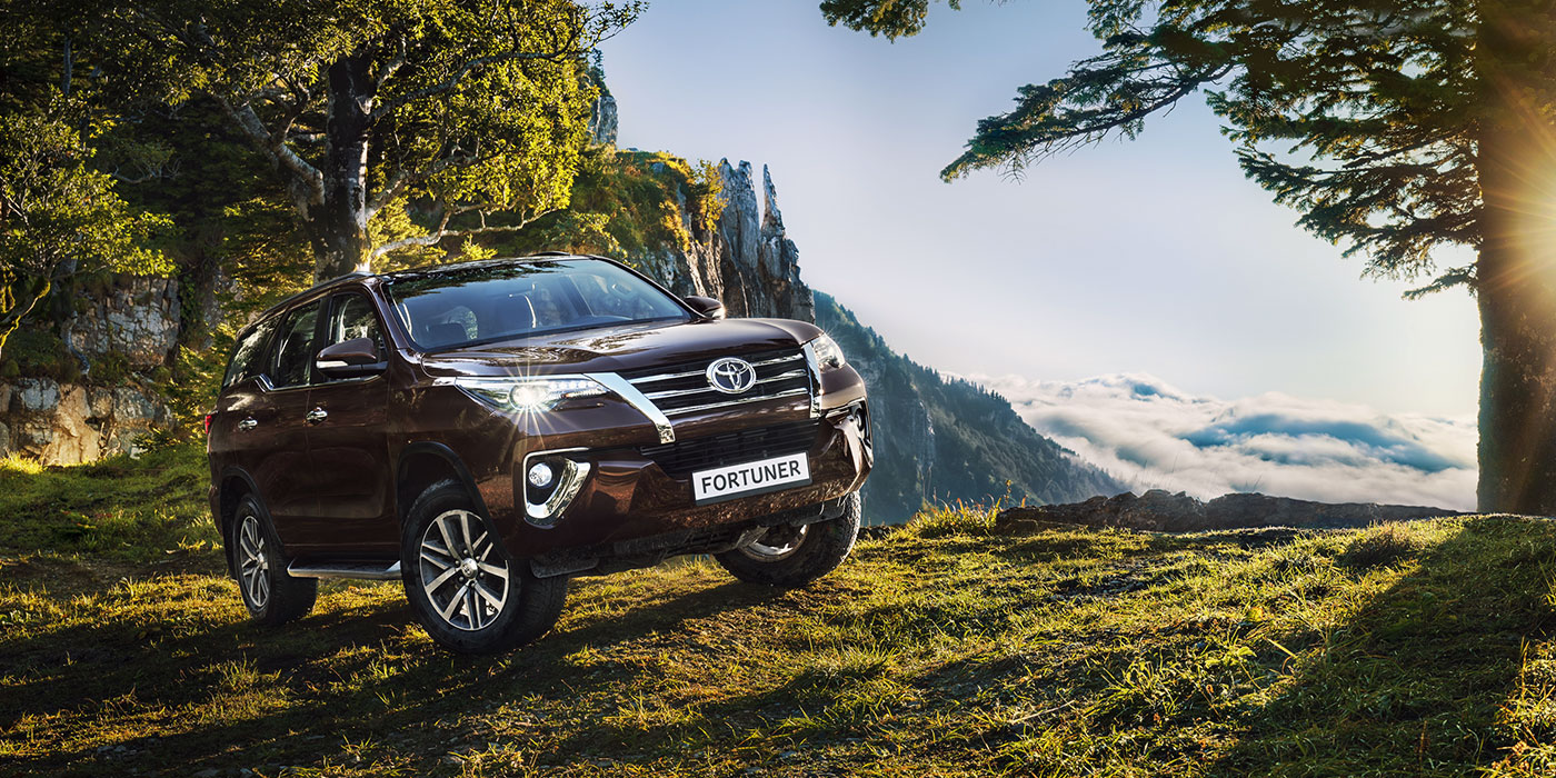 Toyota привезла в Россию бензиновый Fortuner