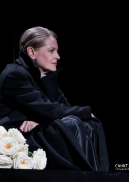 Она в отсутствии любви |  Театр им. Ленсовета