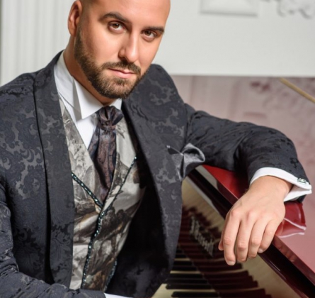 ДМИТРИЙ ЯНКОВСКИЙ