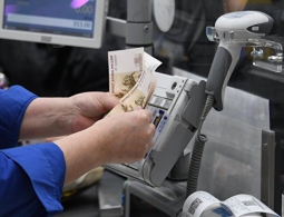 Исследование: в январе россияне стали тратить меньше при походе в магазин