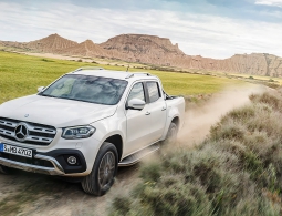 Mercedes назвал российские цены на свой первый пикап X-Class