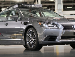 Toyota представила автономную машину нового поколения