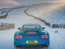 Видео: Porsche 911 штурмует горнолыжный спуск в Шотландии
