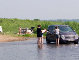 Штраф за мойку автомобиля в реке предложили увеличить в 10 раз