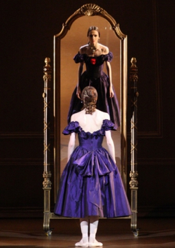 Дама с камелиями