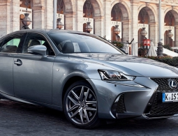 Lexus вернул в Россию седан IS