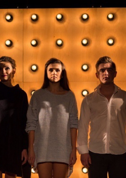 Втроём | Никитинский театр