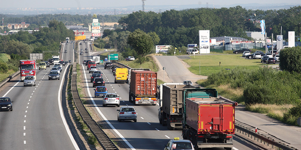 В России за дальнобойщиками проследят с помощью особой системы