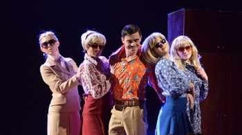 Улыбайтесь, господа! | Русский драматический театр