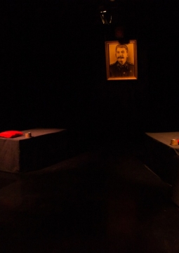 Военный режим | У паровоза