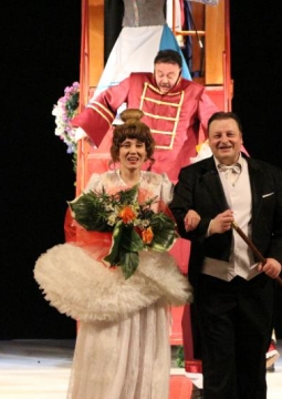 За двумя зайцами |  Гомельский областной драматический театр