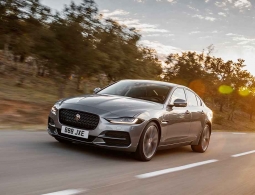 Jaguar назвал российские цены на обновленный седан XE