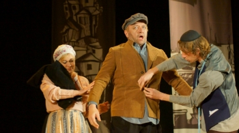 Играй, скрипач! | Драматический театр им. Амербекяна