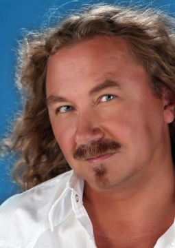 Игорь Николаев