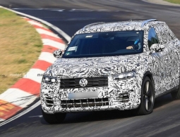 Видео: Volkswagen тестирует 300-сильную версию T-Roc на «Нюрбургринге»