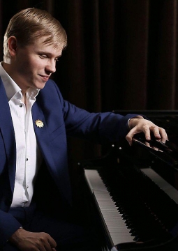 Олег Аккуратов