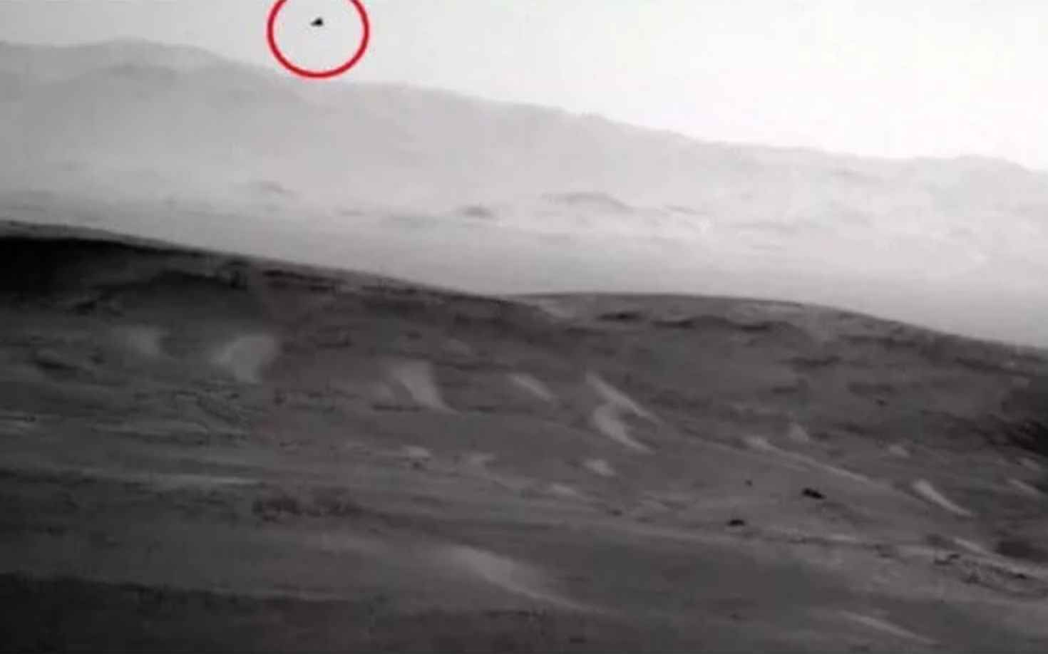 Марсоход «Кьюриосити» находится на Земле. Уфологи обвинили NASA в обмане из-за снимков с Марса