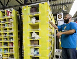 Amazon научила роботов не подходить близко к людям