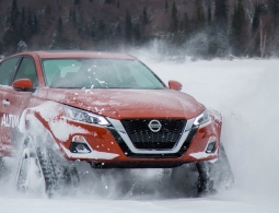 Nissan перевел седан Altima на гусеничную тягу